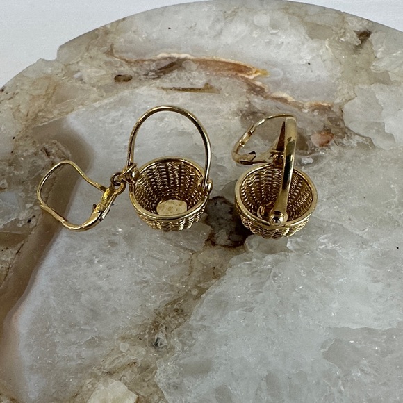 14ky American Scrimshaw Nantucket basket earrings - Picture 4 of 8